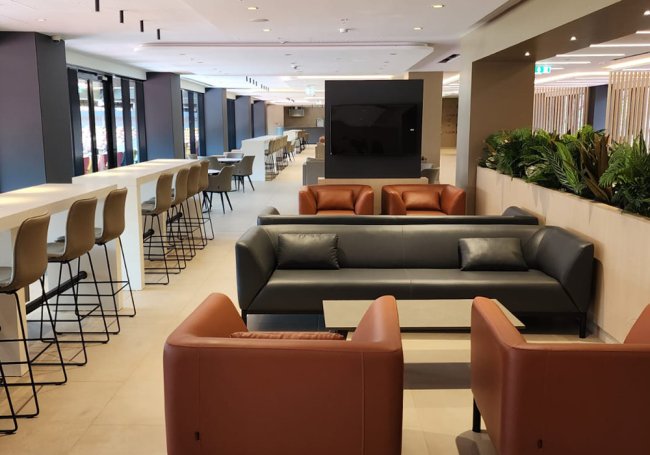 Modern Ortak Kullanım Alanı Mobilyaları – Stadyum İçi Konforlu Sosyal Alan Konsepti