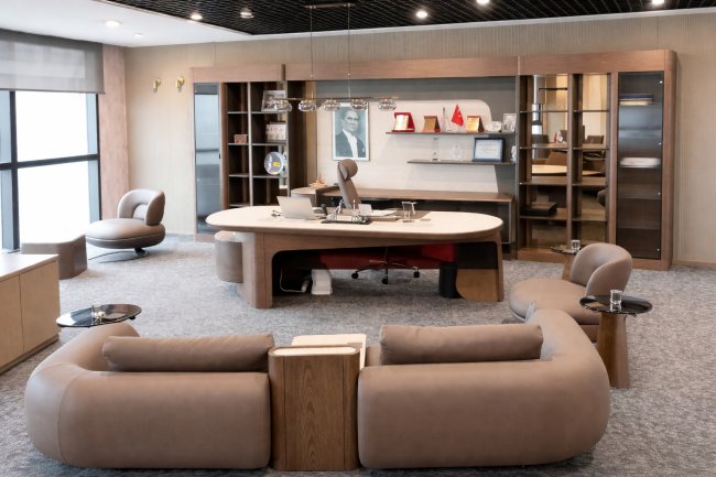 Prestij Serisi Modern Yönetici Ofis Takımı – Oval Formlu Lüks Yönetici Odası Konsepti